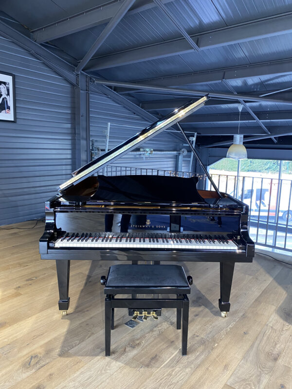 b 211 | piano Steinway