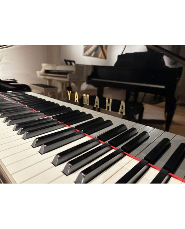 yamaha c3 | noir brillant